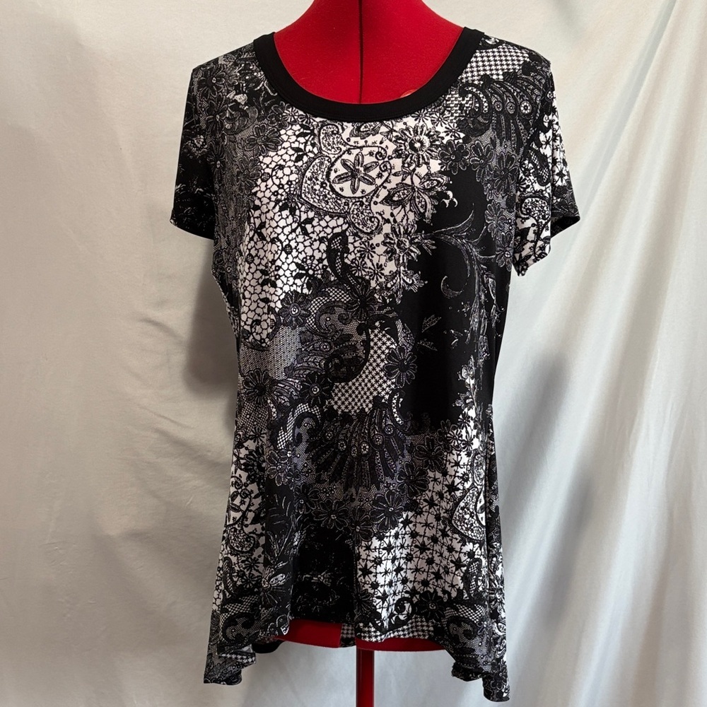 Susan Lawrence Monochrome Floral Short Sleeve Tee Ll170